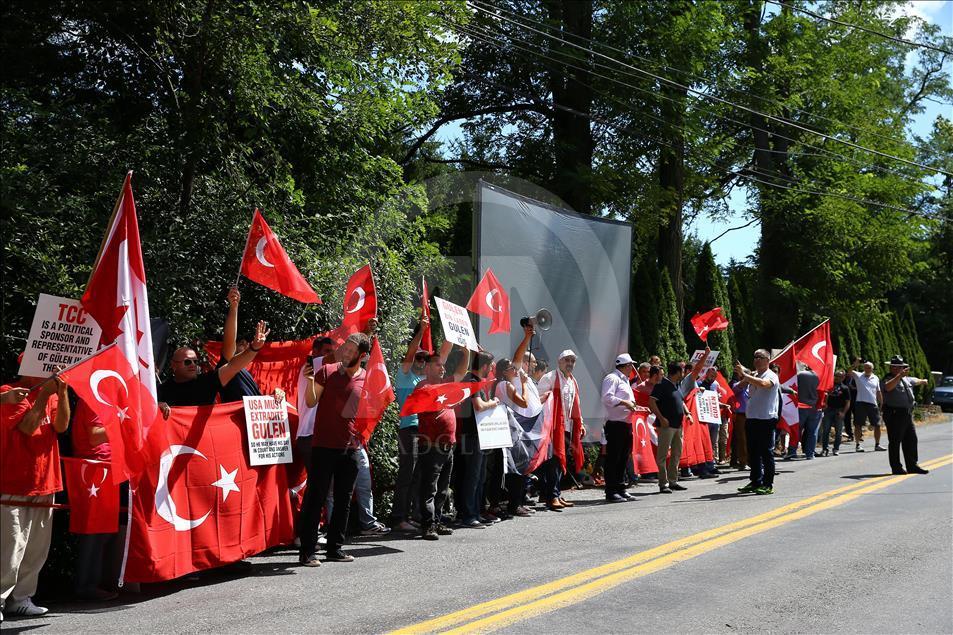 ABD'deki Türklerden Pensilvanya'da Gülen protestosu