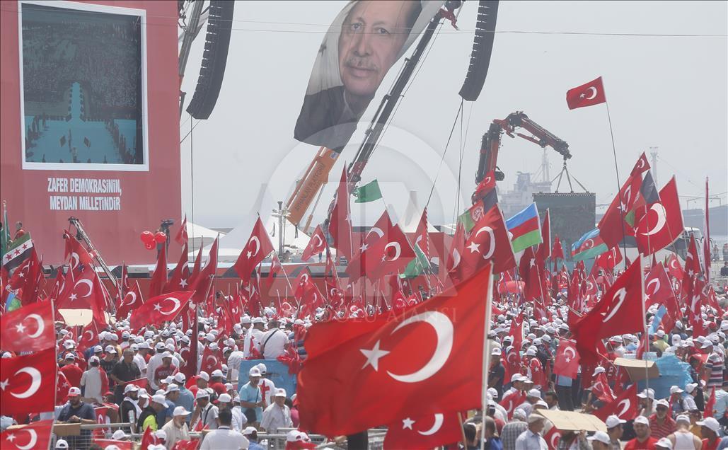 Milyonlar Yenikapı'daki miting alanında toplanmaya başladı