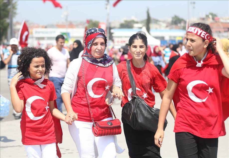 Milyonlar Yenikapı'daki miting alanında toplanmaya başladı