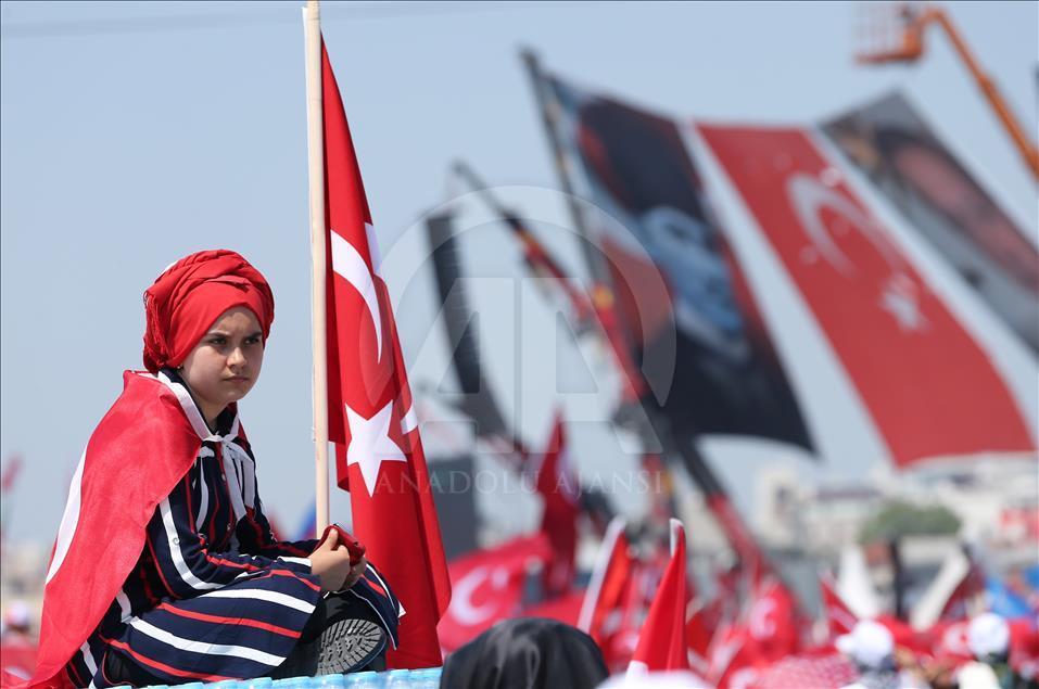 Milyonlar Yenikapı'daki miting alanında toplanmaya başladı