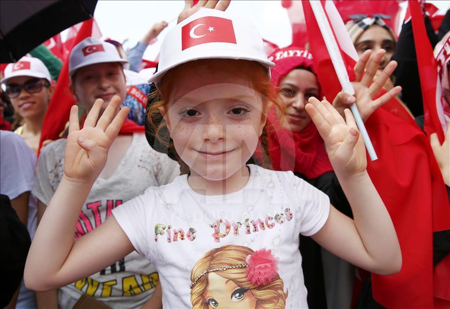 Milyonlar Yenikapı'daki miting alanında toplanmaya başladı