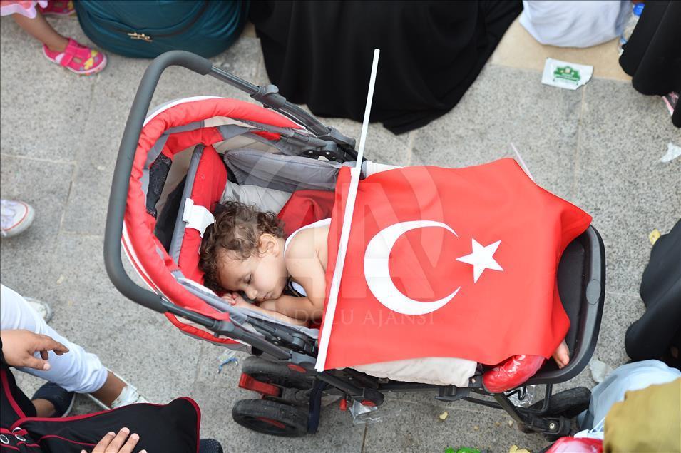 "Demokrasi ve Şehitler Mitingi"