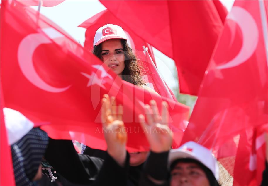 Milyonlar Yenikapı'daki miting alanında toplanmaya başladı