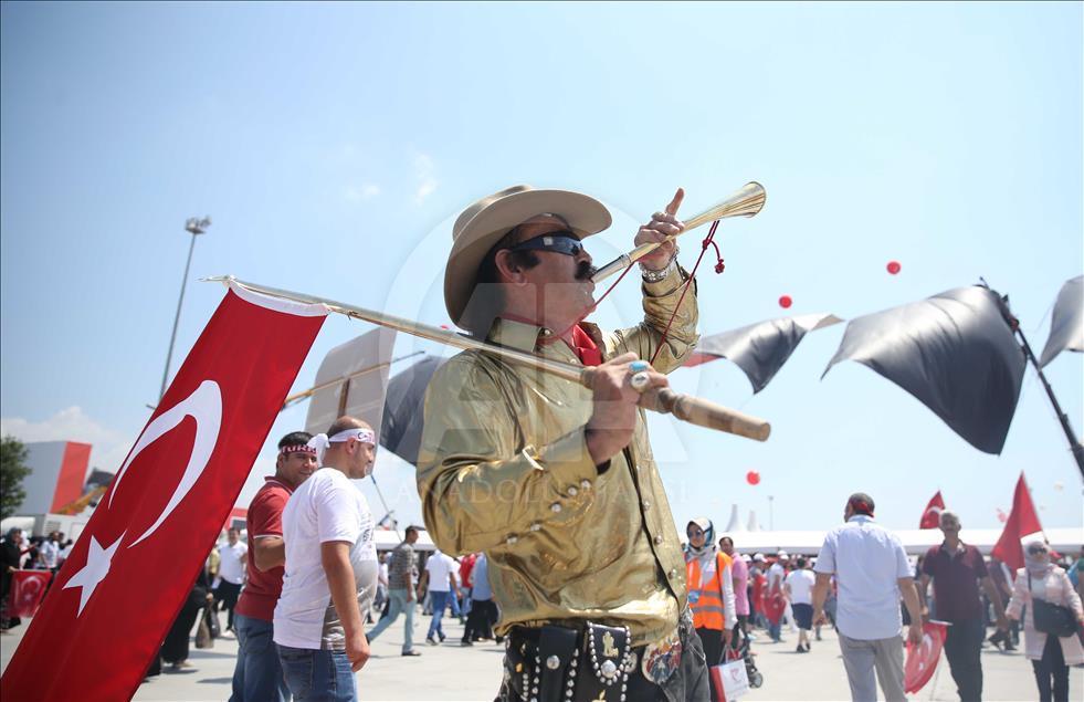 Milyonlar Yenikapı'daki miting alanında toplanmaya başladı