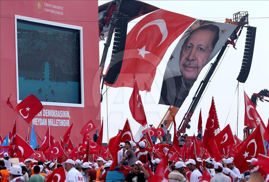 Milyonlar Yenikapı'daki miting alanında toplanmaya başladı