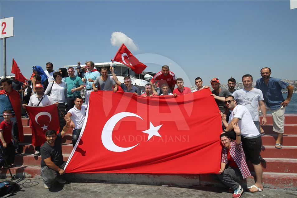 Milyonlar Yenikapı'daki miting alanında toplanmaya başladı