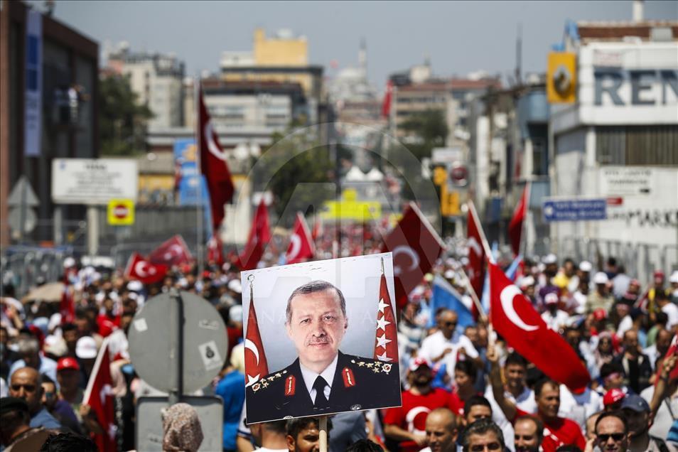 Milyonlar Yenikapı'daki miting alanında toplanmaya başladı