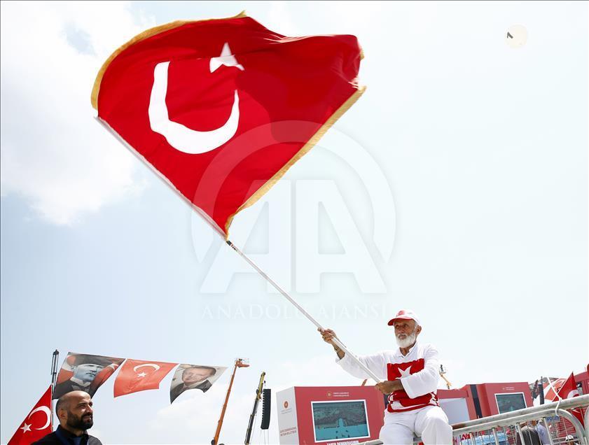 Milyonlar Yenikapı'daki miting alanında toplanmaya başladı