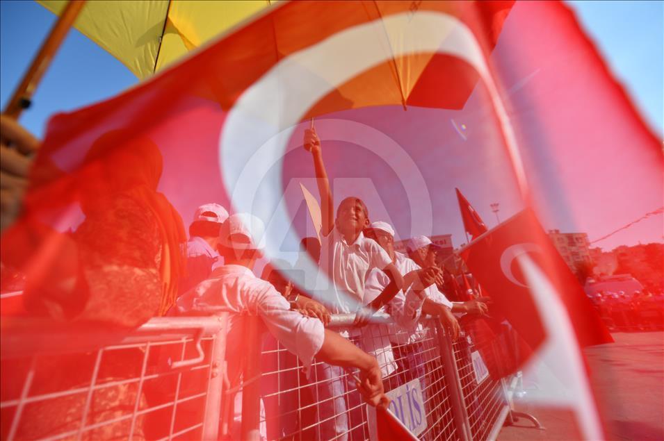 Demokrasi ve Şehitler Mitingi'ne doğru