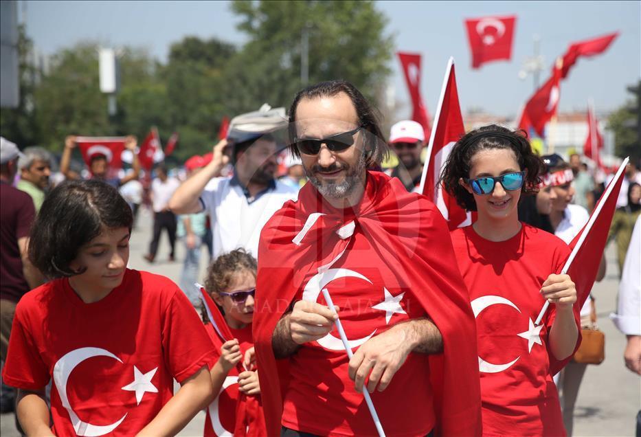 Milyonlar Yenikapı'daki miting alanında toplanmaya başladı