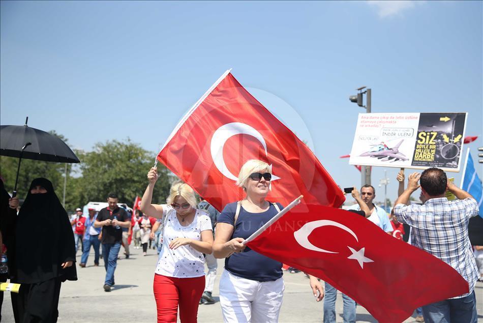Milyonlar Yenikapı'daki miting alanında toplanmaya başladı