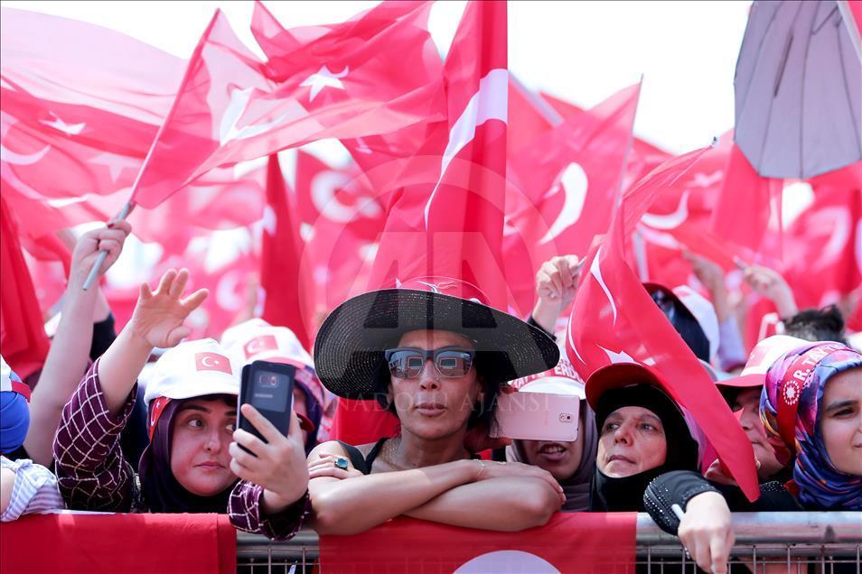 Milyonlar Yenikapı'daki miting alanında toplanmaya başladı