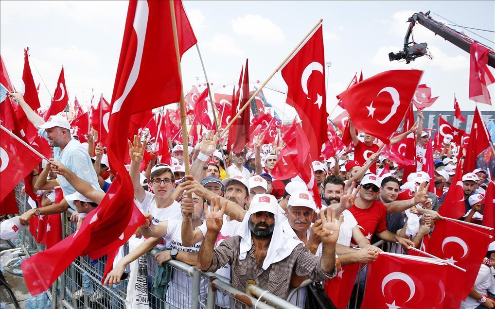 Milyonlar Yenikapı'daki miting alanında toplanmaya başladı