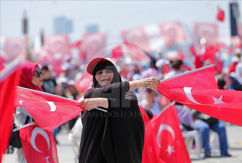Milyonlar Yenikapı'daki miting alanında toplanmaya başladı
