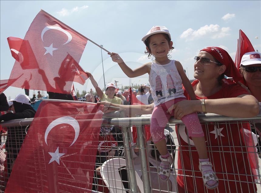 Milyonlar Yenikapı'daki miting alanında toplanmaya başladı