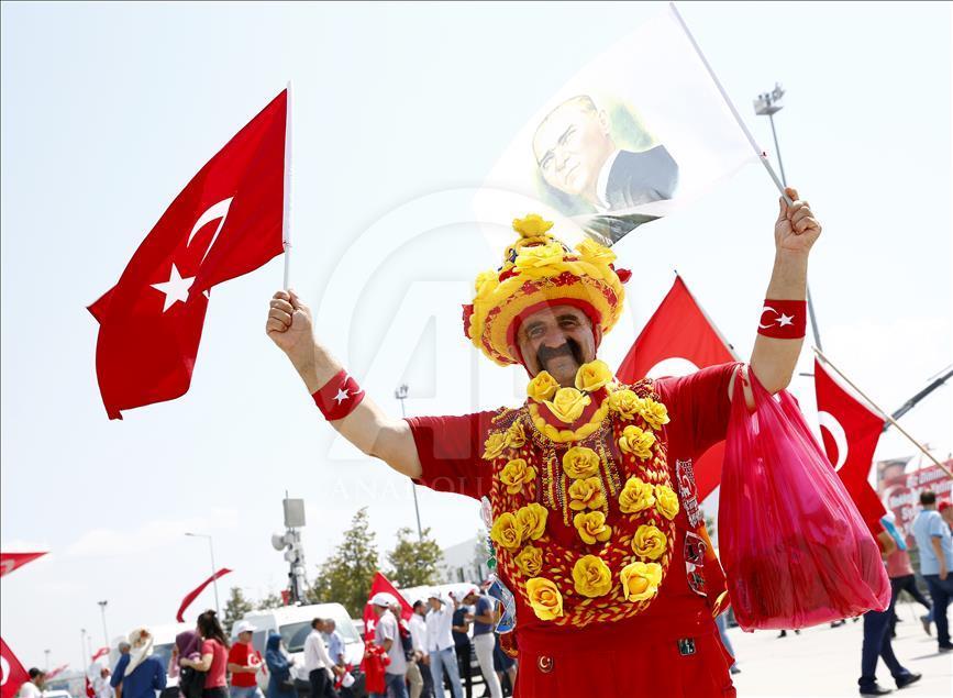 Milyonlar Yenikapı'daki miting alanında toplanmaya başladı