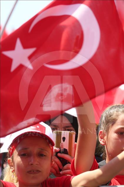 Milyonlar Yenikapı'daki miting alanında toplanmaya başladı