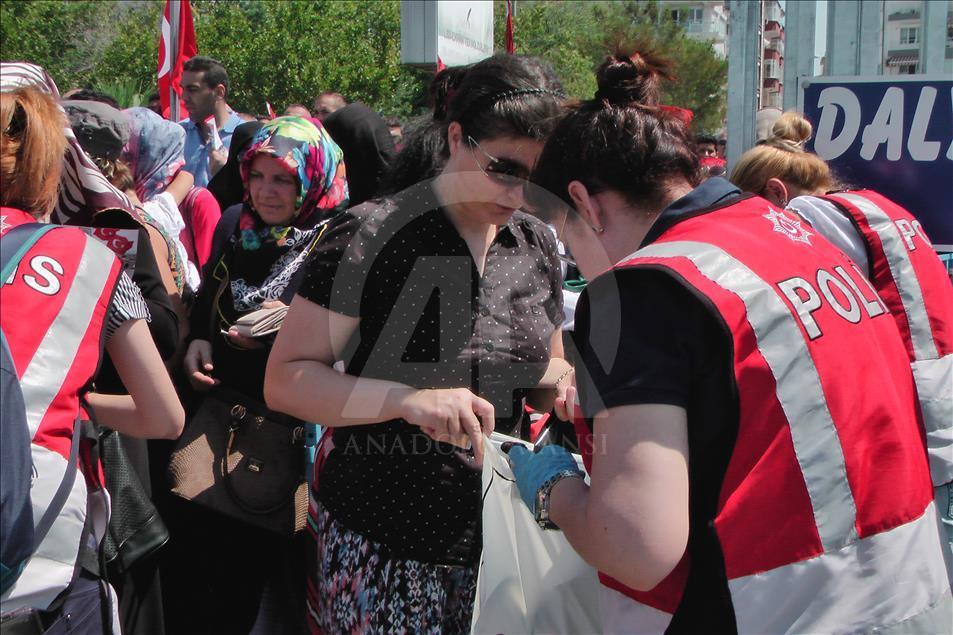 Milyonlar Yenikapı'daki miting alanında toplanmaya başladı