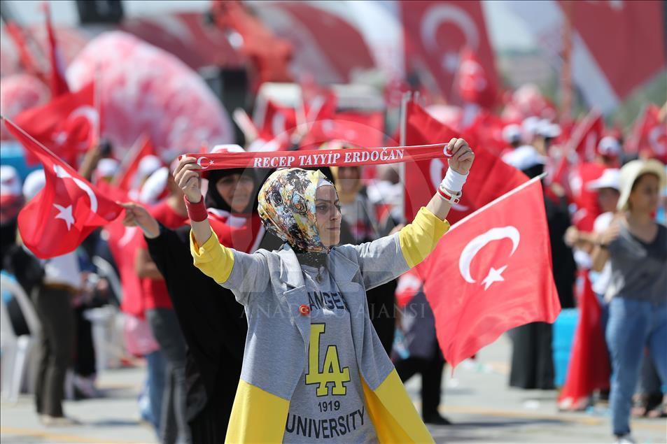 Milyonlar Yenikapı'daki miting alanında toplanmaya başladı