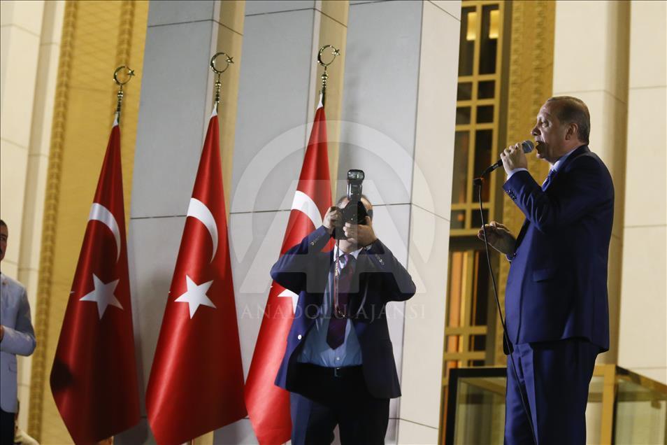 Cumhurbaşkanı Erdoğan, Cumhurbaşkanlığı Külliyesi'nde vatandaşlara hitap etti