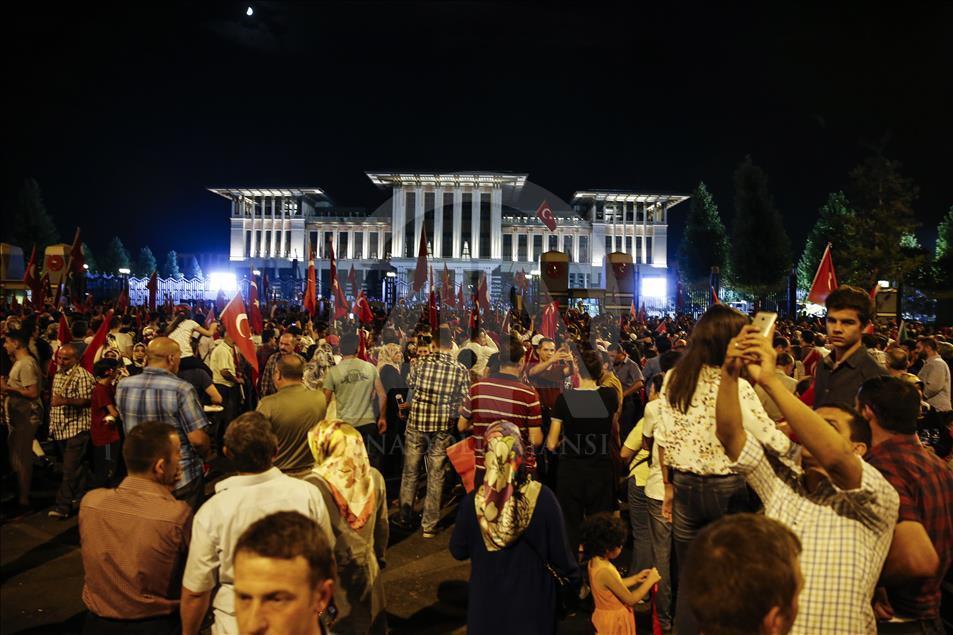 Erdoğan, demokrasi nöbeti tutan vatandaşlara seslenecek