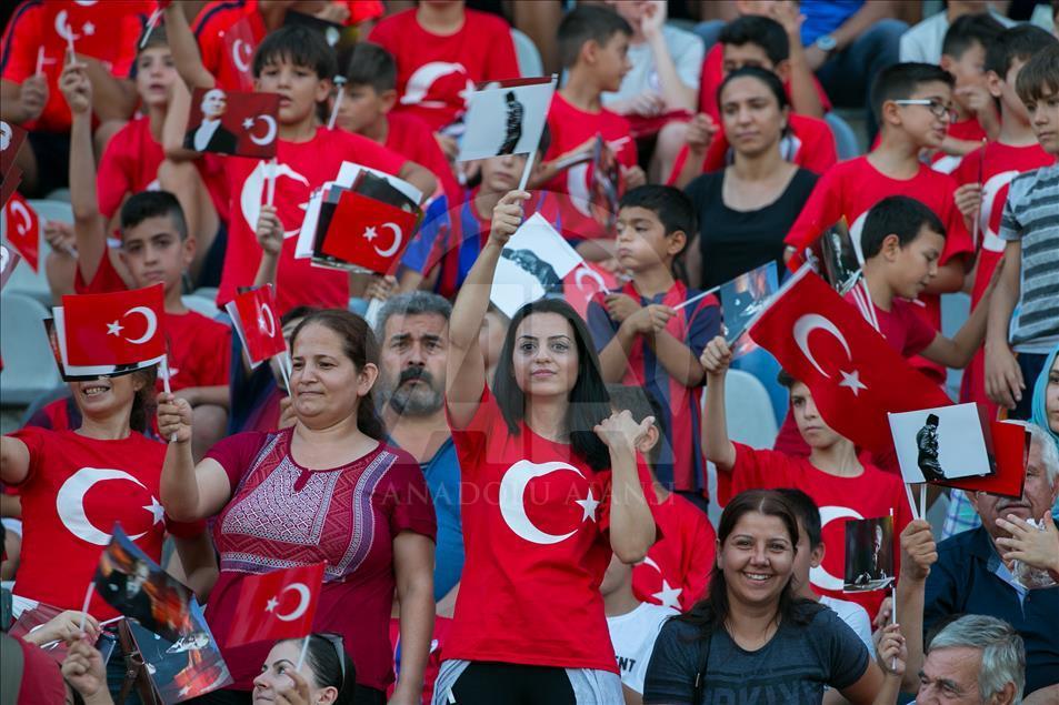 İzmirli kulüpler demokrasi için sahaya çıktı