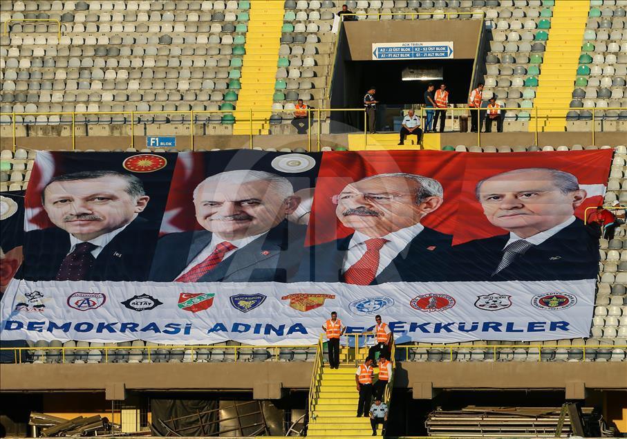 İzmirli kulüpler demokrasi için sahaya çıktı