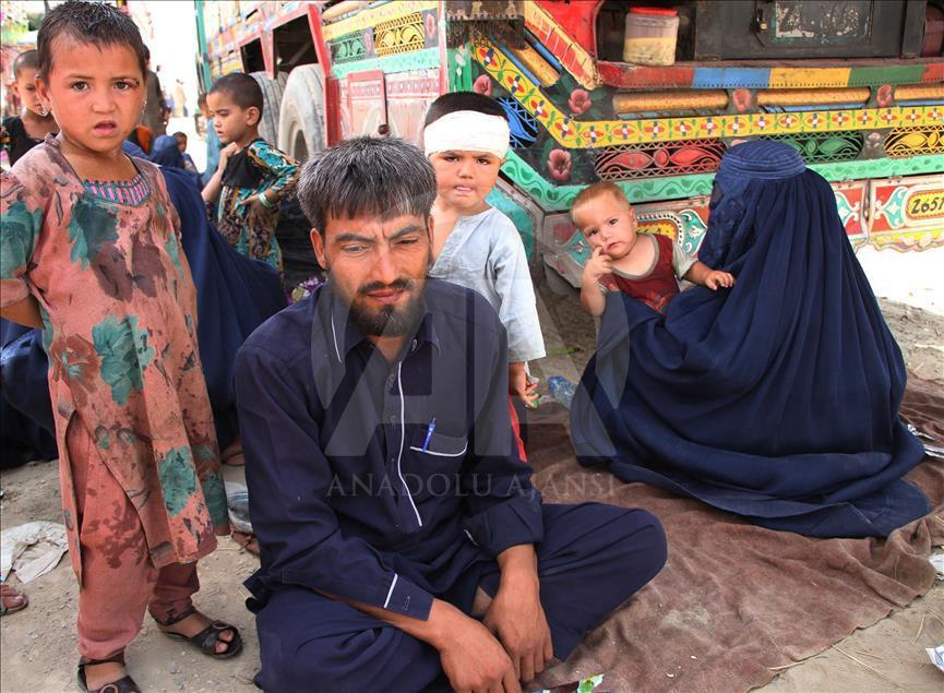 Afghan refugees return to their country