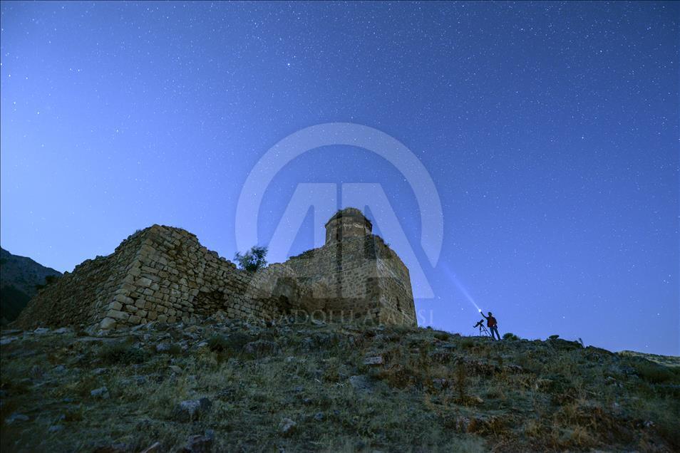 Spektakël meteorik mbi qiellin në Konya dhe Van të Turqisë
