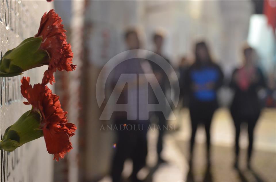 17 Ağustos Depreminde yakınlarını kaybedenler mezarlıklarda