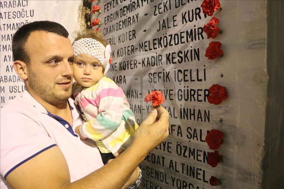 17 Ağustos Depreminde yakınlarını kaybedenler mezarlıklarda