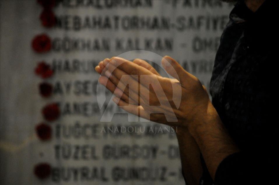 17 Ağustos Depreminde yakınlarını kaybedenler mezarlıklarda