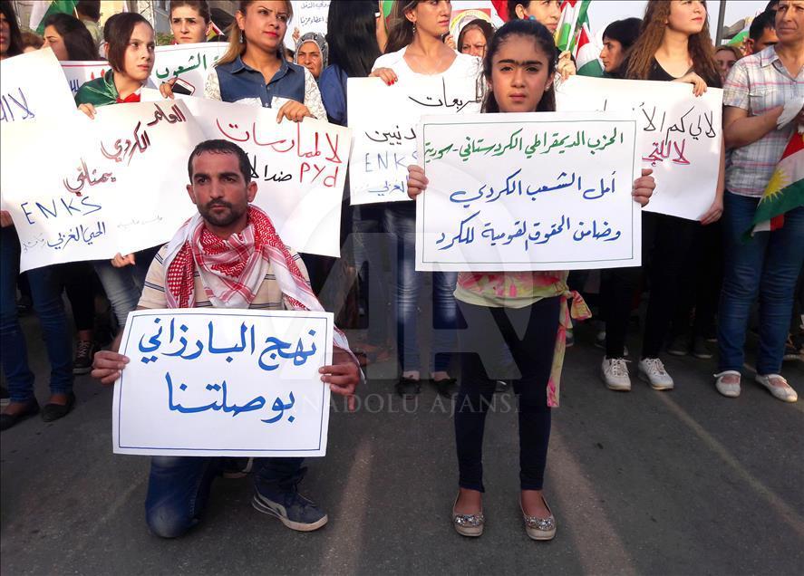 Kamışlı'da Kürtler PYD'yi protesto etti