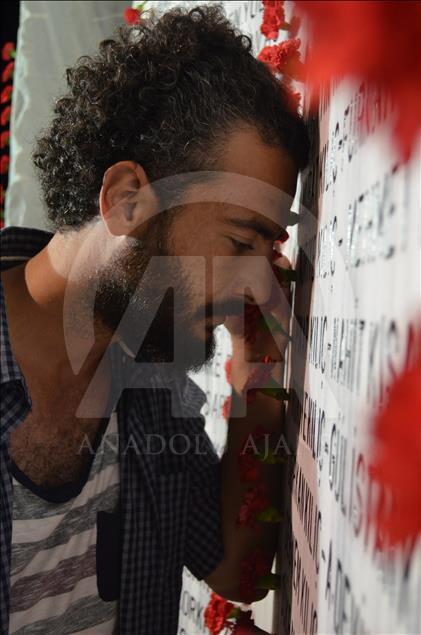 17 Ağustos Depreminde yakınlarını kaybedenler mezarlıklarda
