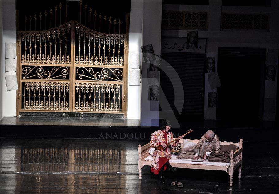 Darbenin tiyatrosu: "Musaddık'ın Gece Notları"