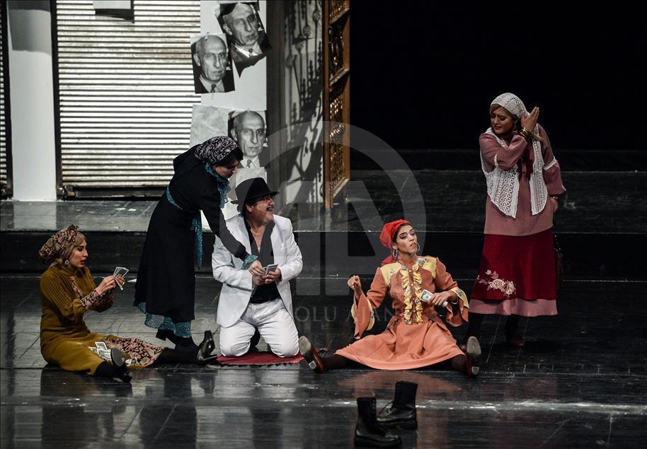 Darbenin tiyatrosu: "Musaddık'ın Gece Notları"