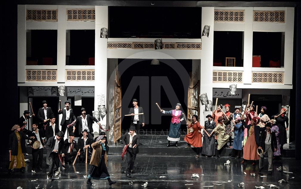 Darbenin tiyatrosu: "Musaddık'ın Gece Notları"