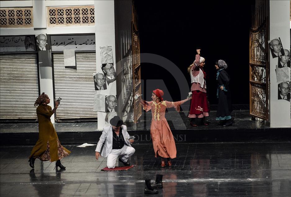 Darbenin tiyatrosu: "Musaddık'ın Gece Notları"