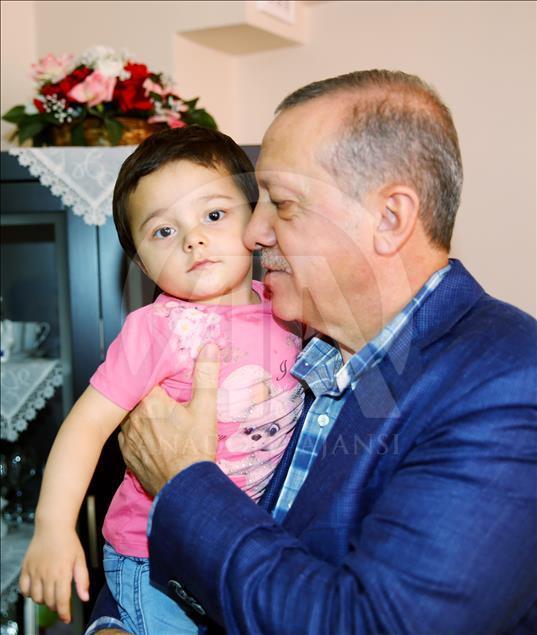 Cumhurbaşkanı Erdoğan, şehit ailelerini ziyaret etti
