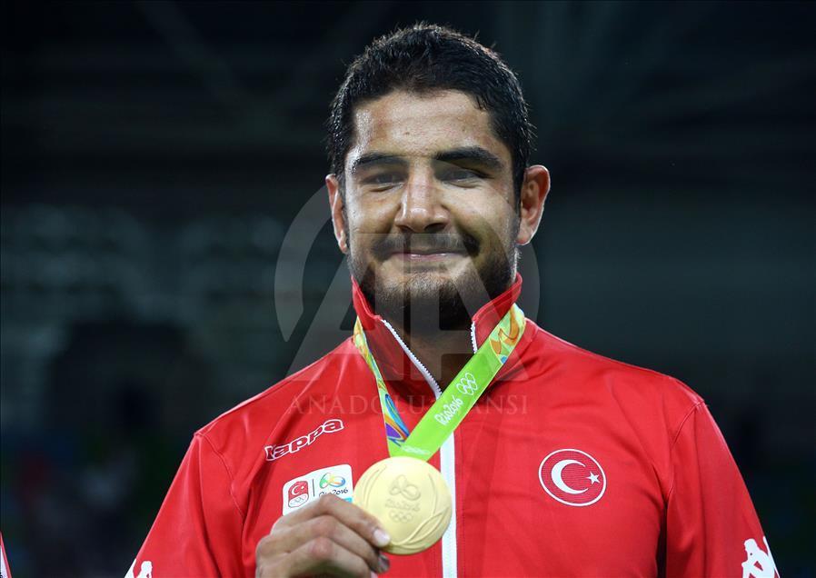 Турецкий борец Таха Акгюль завоевал золотую медаль Олимпиады-2016