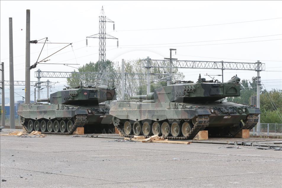Sınıra tank ve zırhlı araç sevkıyatı