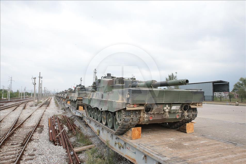 Sınıra tank ve zırhlı araç sevkıyatı