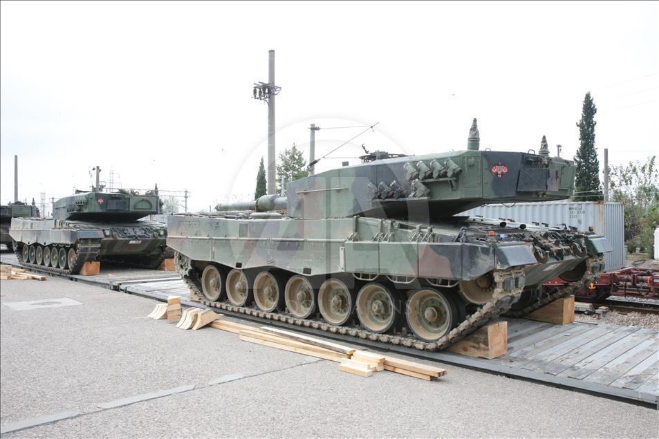 Sınıra tank ve zırhlı araç sevkıyatı
