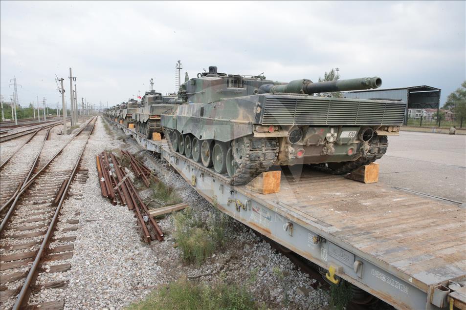 Sınıra tank ve zırhlı araç sevkıyatı