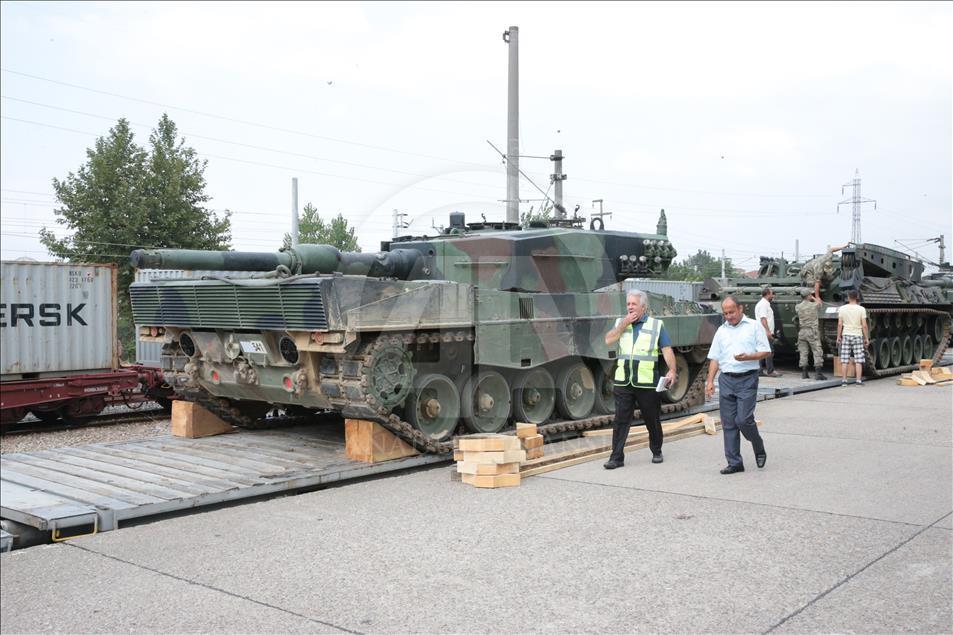 Sınıra tank ve zırhlı araç sevkıyatı