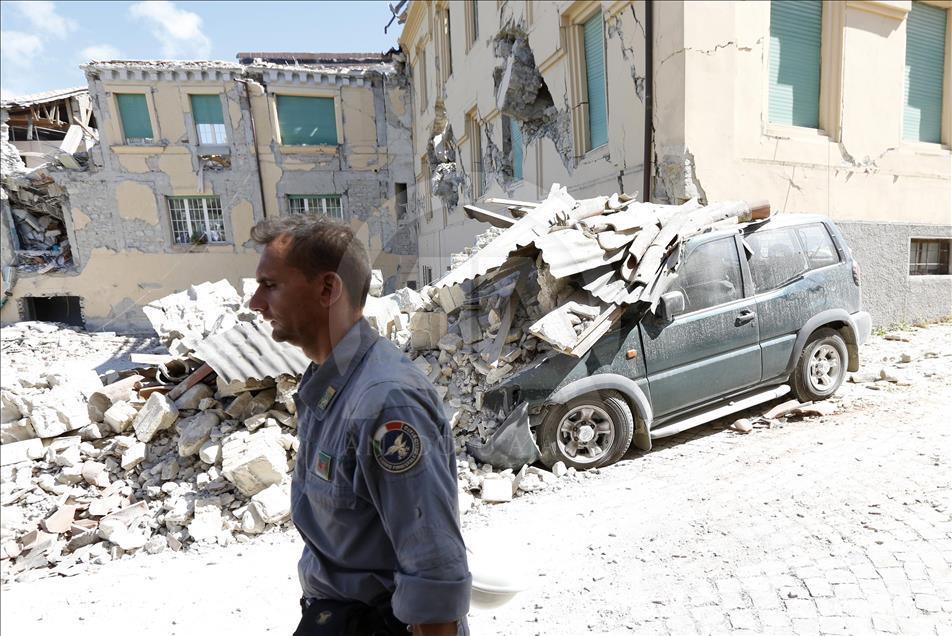Число жертв землетрясения в Италии продолжает расти