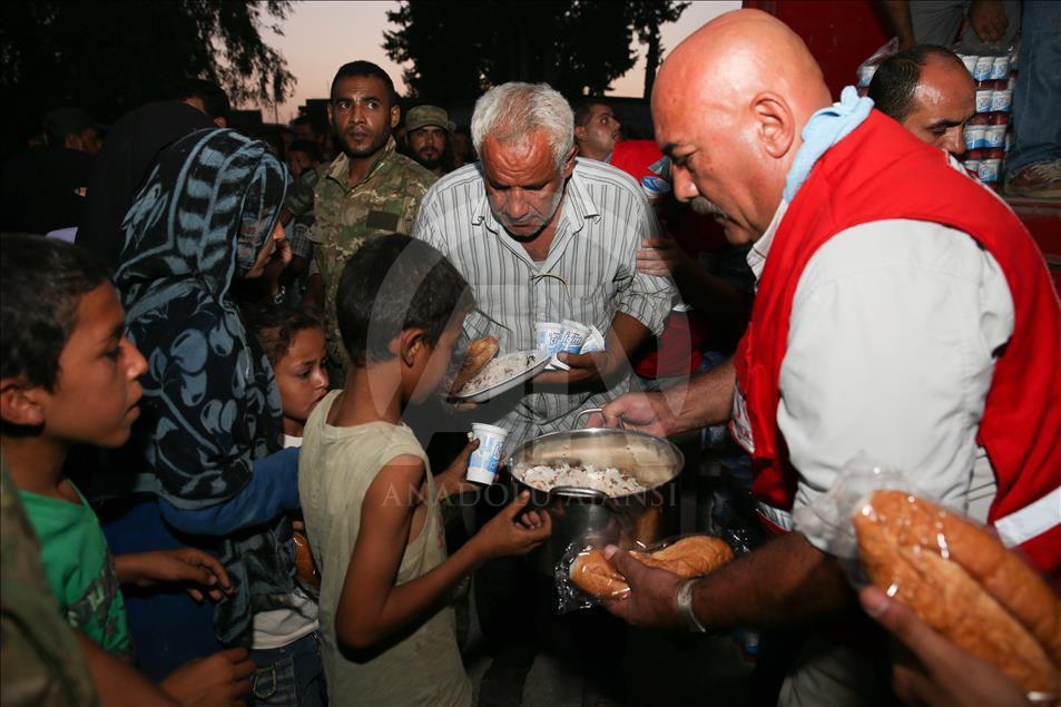 Türk Kızılayı Cerablus'ta sıcak yemek dağıttı