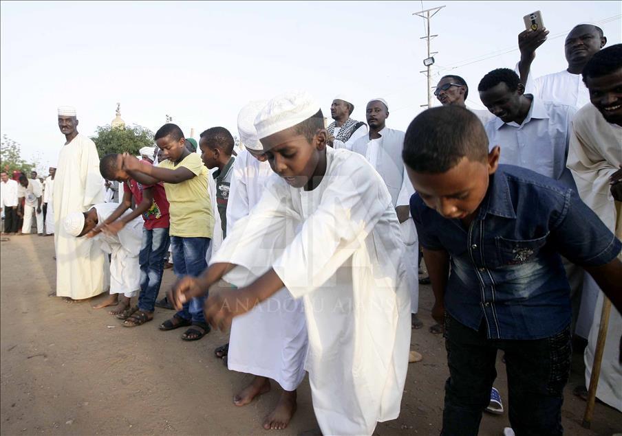 Sudan'da Sufilerin zikir halkası