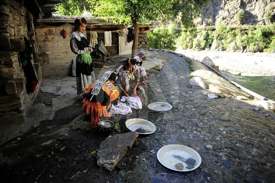 Čuvarice tradicije u Pakistanu: Žene iz naroda Kalash koji vjeruje da je potomak Aleksandra Velikog