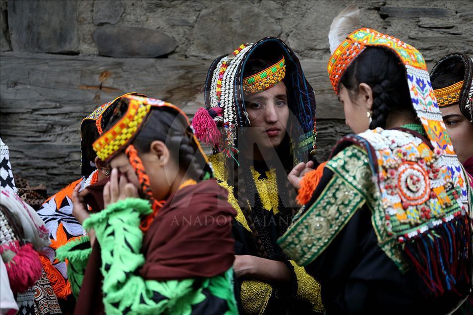 Čuvarice tradicije u Pakistanu: Žene iz naroda Kalash koji vjeruje da je potomak Aleksandra Velikog
